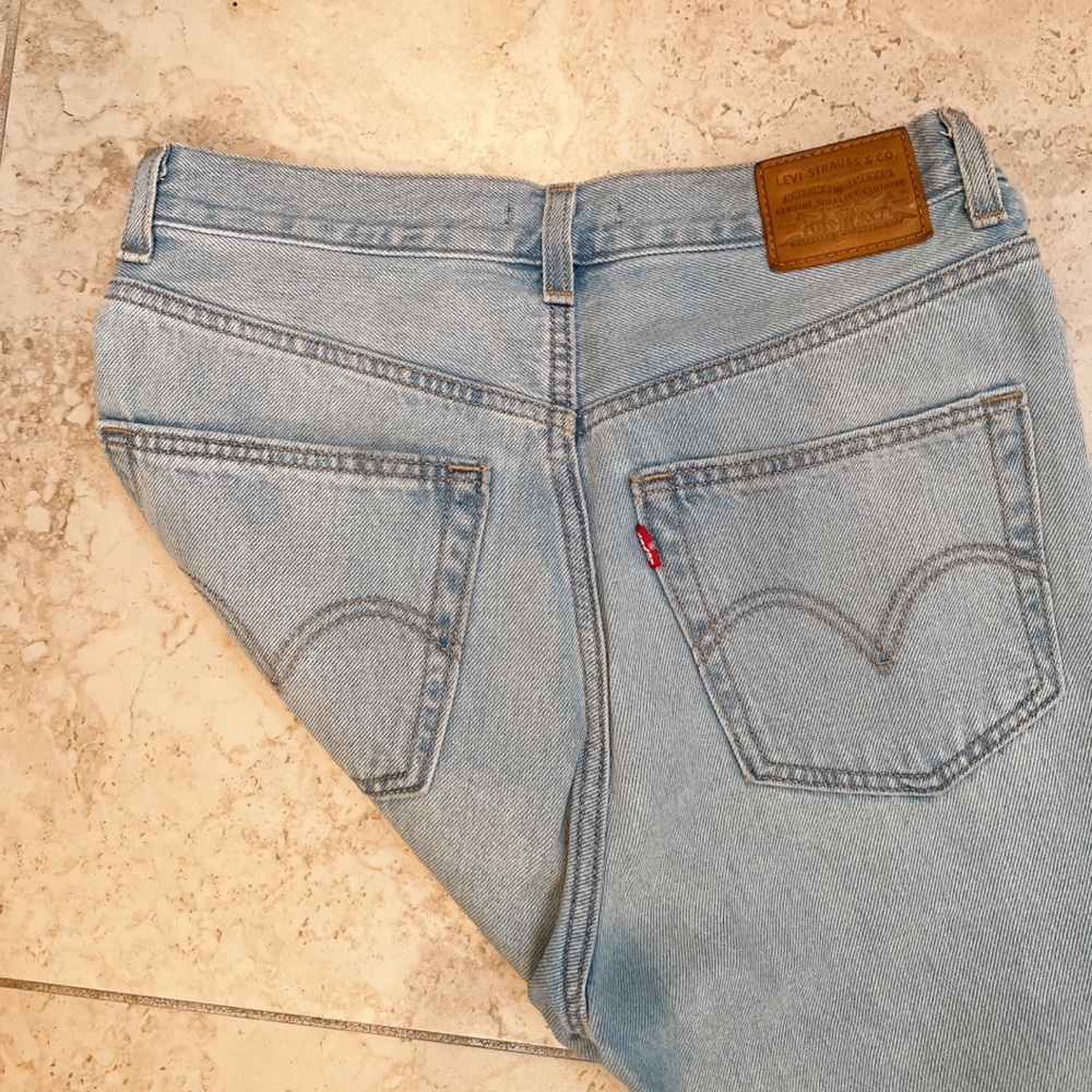 Levi’s High Loose Jeans - Picture 3 of 3